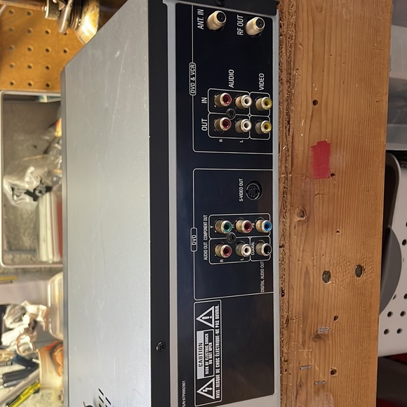 Daewoo Video Cassette Tecorder/DVD player with universal remote - Picture 6 of 6